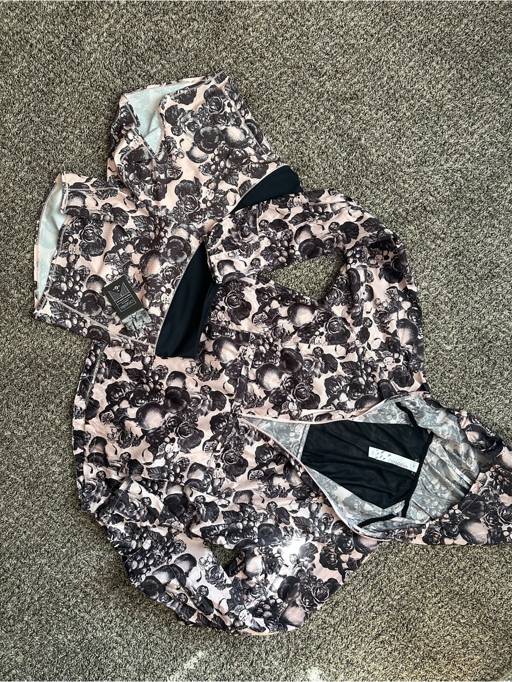 oiselle Pink Floral (set of shorts and rainproof hoodie)